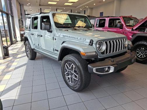 EARL CLEAR COAT EXTERIOR PAINT 2026 Jeep Wrangler Sahara