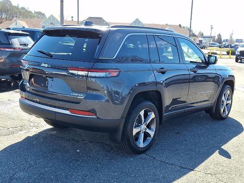 Metallic 2026 Jeep Grand Cherokee Limited