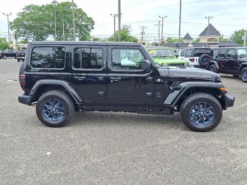 Black Clearcoat 2026 Jeep Wrangler Sport