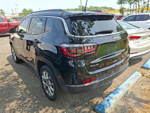 Diamond Black 2023 Jeep Compass Latitude Lux