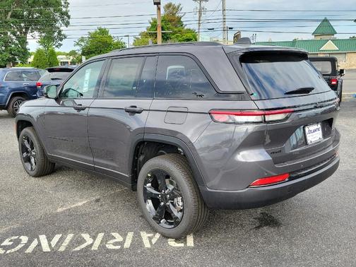 2024 Jeep Grand Cherokee Laredo