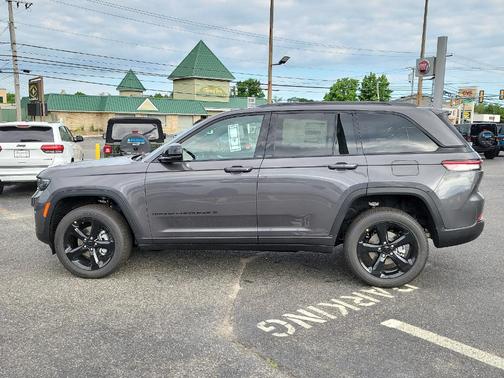 2024 Jeep Grand Cherokee Laredo