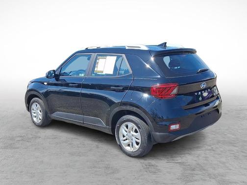 Black Noir Pearl 2020 Hyundai VENUE SEL