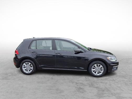 2018 Volkswagen Golf TSI S