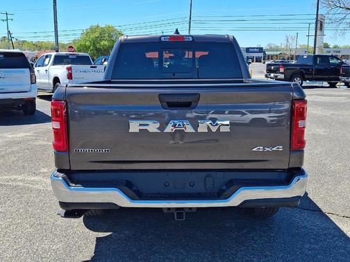 Granite Crystal Clearcoat Metallic 2026 RAM 1500 Big Horn/Lone Star