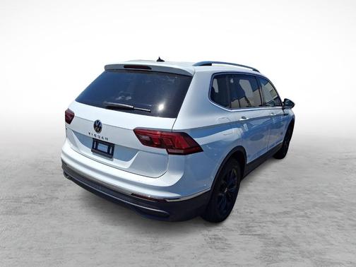 Pure White 2024 Volkswagen Tiguan 2.0T SE