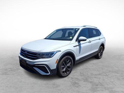 Pure White 2024 Volkswagen Tiguan 2.0T SE