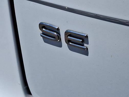 Pure White 2024 Volkswagen Tiguan 2.0T SE