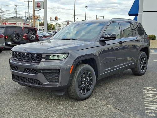 2026 Jeep Grand Cherokee Laredo