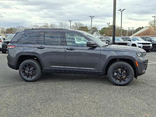2026 Jeep Grand Cherokee Laredo