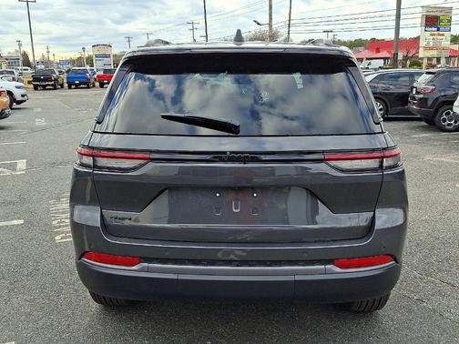 2026 Jeep Grand Cherokee Laredo