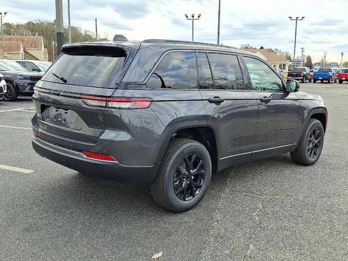 2026 Jeep Grand Cherokee Laredo