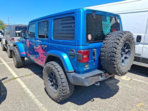 Bikini Pearlcoat 2020 Jeep Wrangler Unlimited Sahara