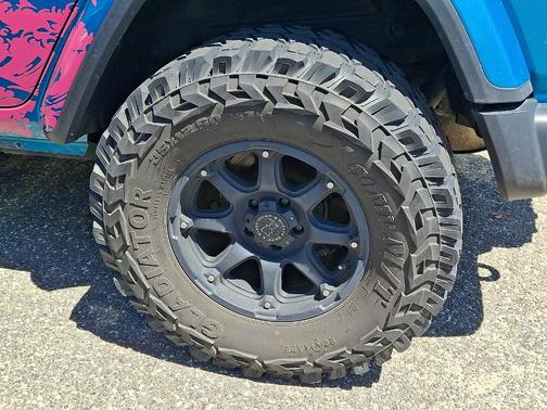 Bikini Pearlcoat 2020 Jeep Wrangler Unlimited Sahara