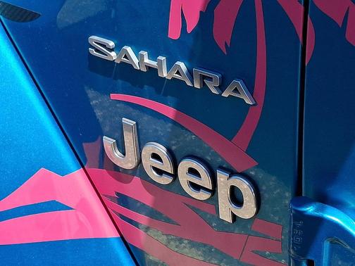 Bikini Pearlcoat 2020 Jeep Wrangler Unlimited Sahara