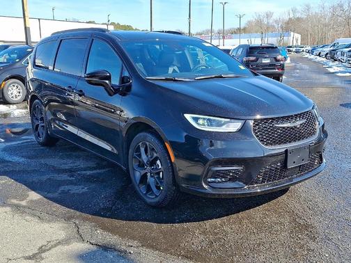 Diamond Black 2026 Chrysler Pacifica Select