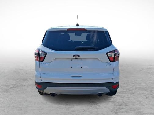 Oxford White 2017 Ford Escape SE