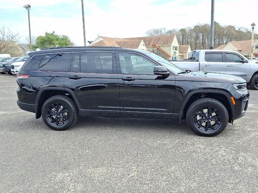Diamond Black 2026 Jeep Grand Cherokee L Laredo
