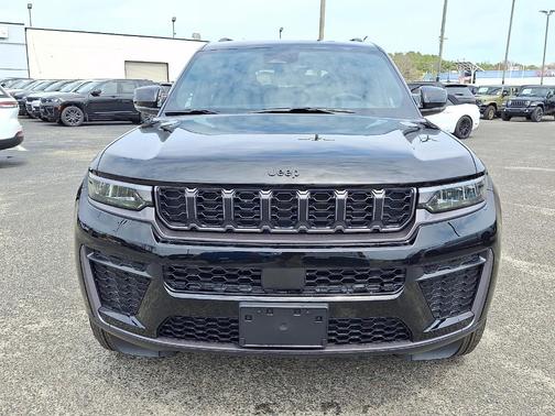 Diamond Black 2026 Jeep Grand Cherokee L Laredo