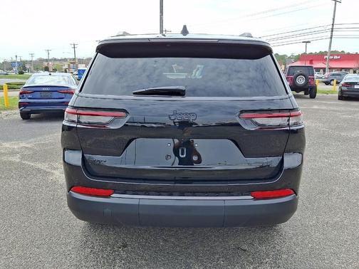 Diamond Black 2026 Jeep Grand Cherokee L Laredo