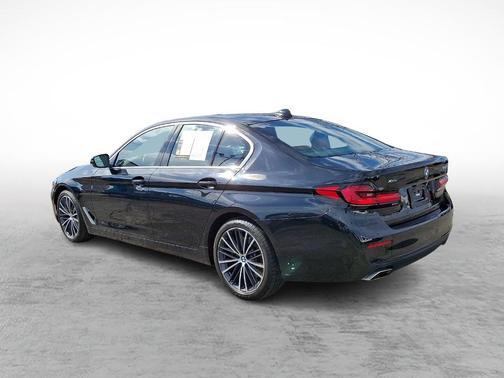Black Sapphire Metallic 2022 BMW 540 i xDrive