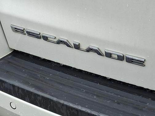 Crystal White Tri-Coat 2020 Cadillac Escalade ESV Luxury