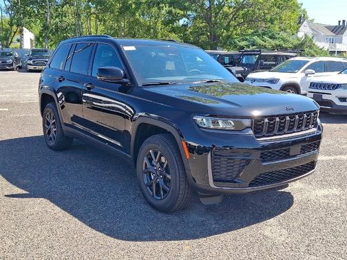 Gloss Black 2027 Jeep Grand Cherokee Sport