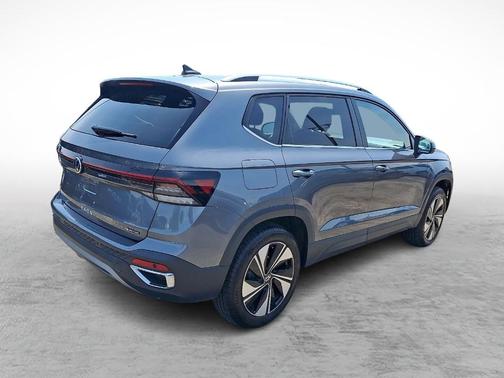 Platinum Gray Metallic 2025 Volkswagen Taos 1.5T SE