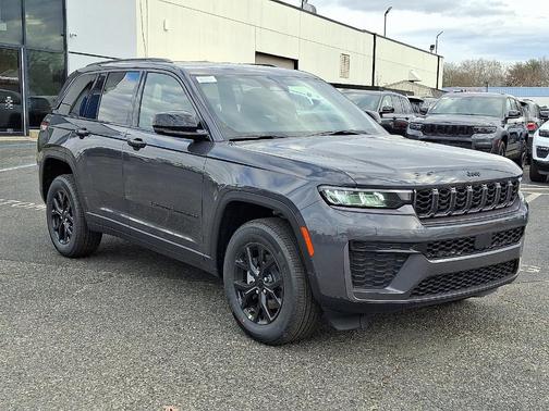Metallic 2026 Jeep Grand Cherokee Laredo