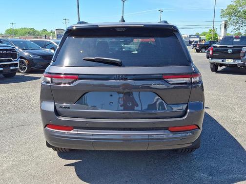 Metallic 2026 Jeep Grand Cherokee Limited