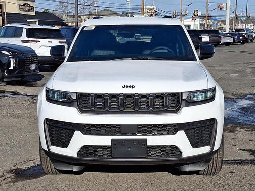 2026 Jeep Grand Cherokee Laredo