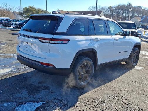 2026 Jeep Grand Cherokee Laredo