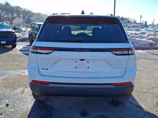 2026 Jeep Grand Cherokee Laredo