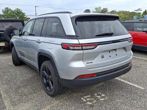 Silver Zynith 2023 Jeep Grand Cherokee Altitude
