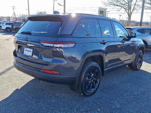2025 Jeep Grand Cherokee Laredo