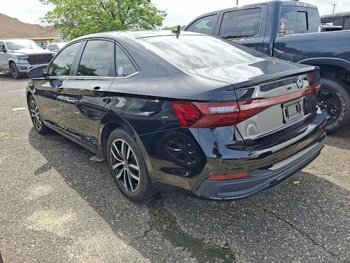 Deep Black Pearl Effect 2025 Volkswagen Jetta 1.5T SE