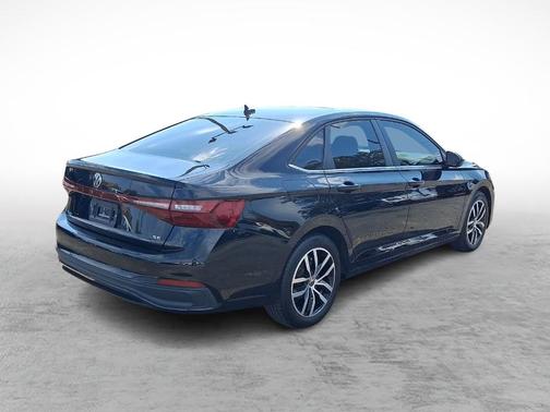 Deep Black Pearl Effect 2025 Volkswagen Jetta 1.5T SE