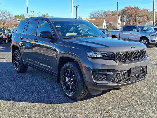 2025 Jeep Grand Cherokee Laredo