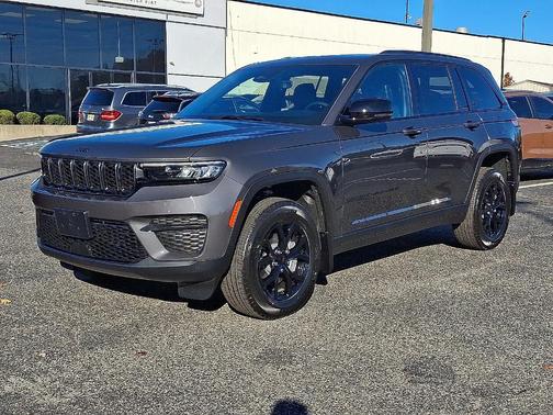 2025 Jeep Grand Cherokee Laredo