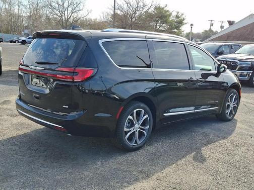 Diamond Black 2026 Chrysler Pacifica Pinnacle