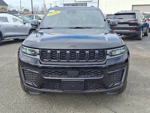 Diamond Black 2026 Jeep Grand Cherokee Laredo