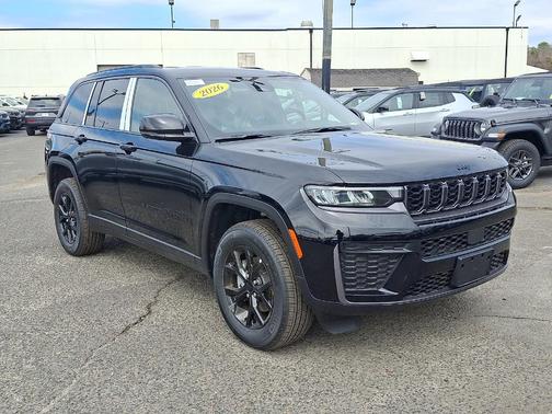 Diamond Black 2026 Jeep Grand Cherokee Laredo
