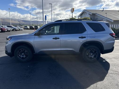 Lunar Silver Metallic 2024 Honda Pilot