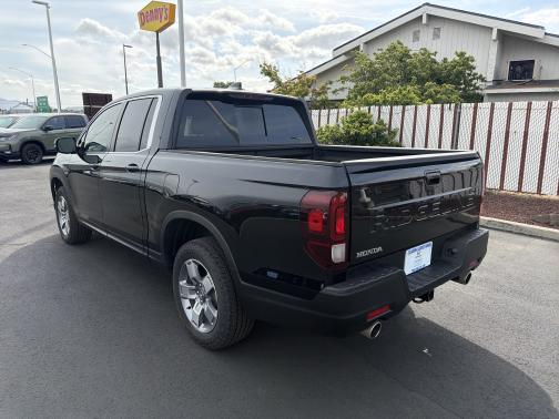Crystal Black Pearl 2026 Honda Ridgeline