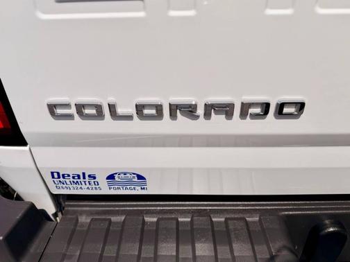 Summit White 2022 Chevrolet Colorado LT