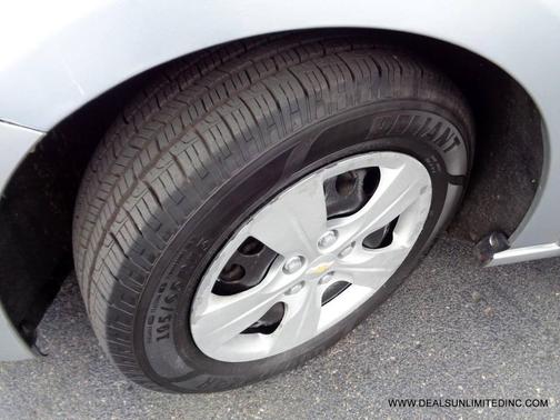 Silver 2016 Chevrolet Cruze LS Auto
