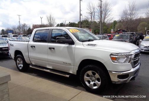 Bright White Clearcoat 2023 RAM 1500 Big Horn/Lone Star