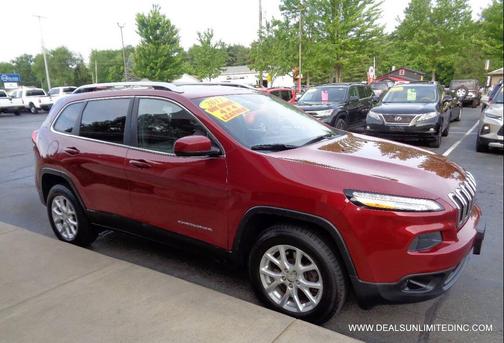 Burgundy 2017 Jeep Cherokee Latitude