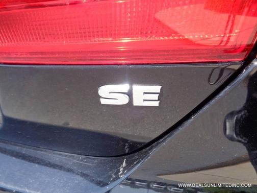 Black Uni 2014 Volkswagen Jetta Auto SE w/Connectivity