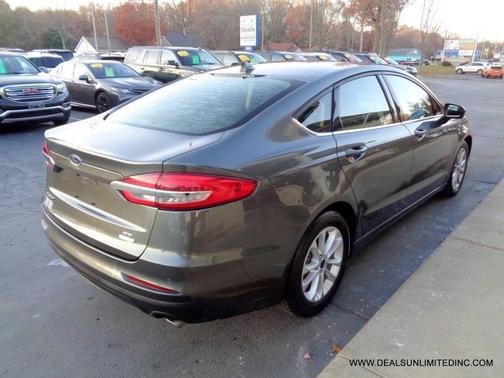 2020 Ford Fusion SE